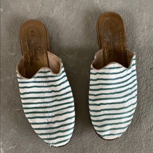 Sabah green/white mules